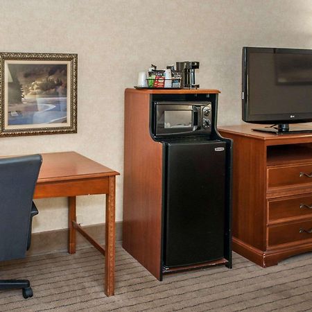 Quality Inn Castleton Bagian luar foto