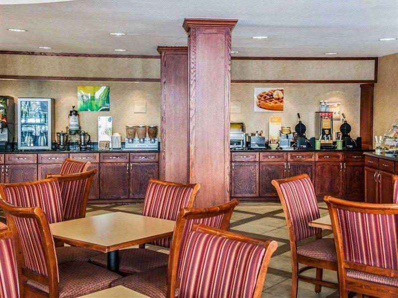 Quality Inn Castleton Bagian luar foto