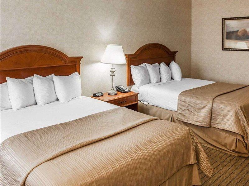 Quality Inn Castleton Bagian luar foto