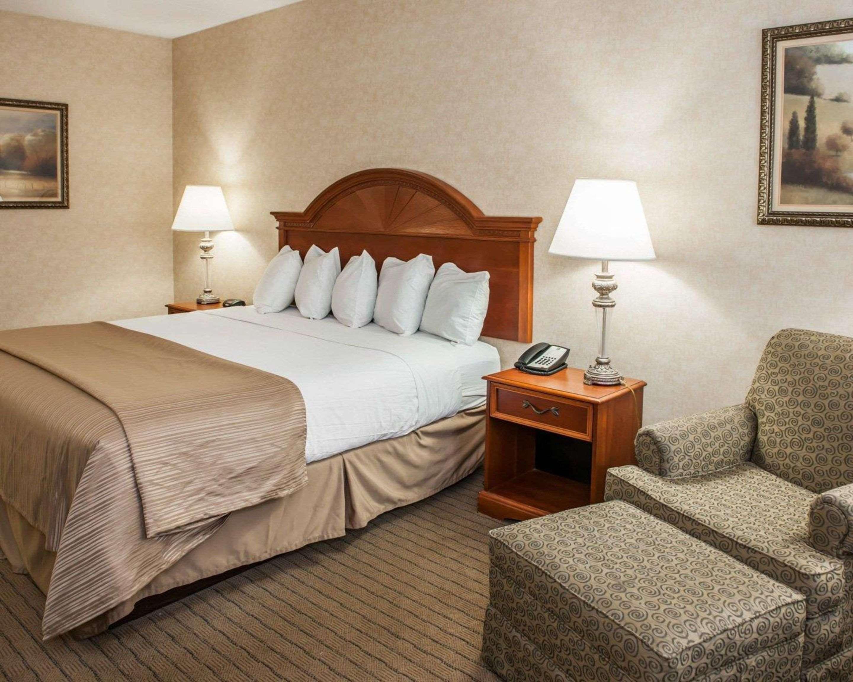 Quality Inn Castleton Bagian luar foto