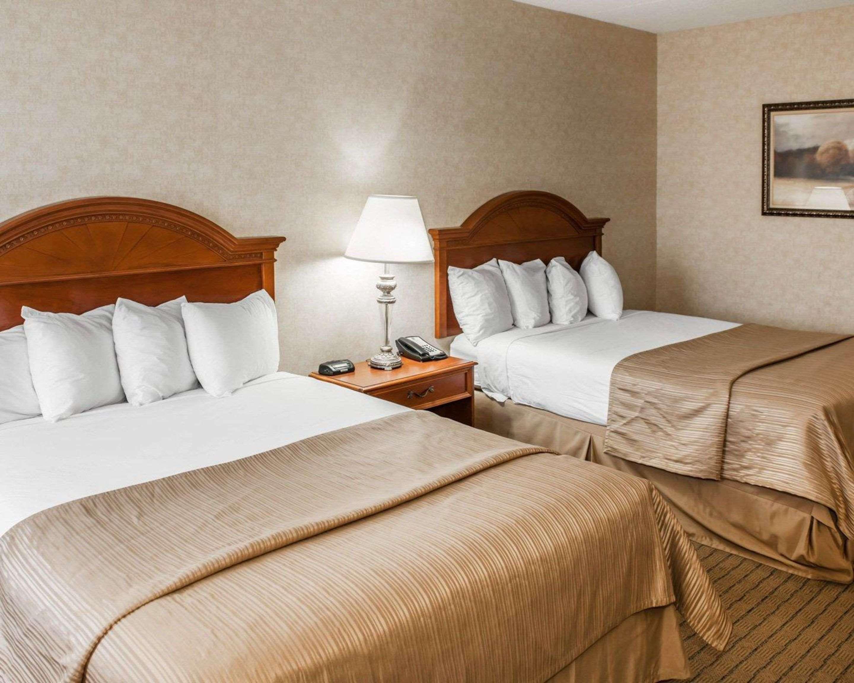 Quality Inn Castleton Bagian luar foto
