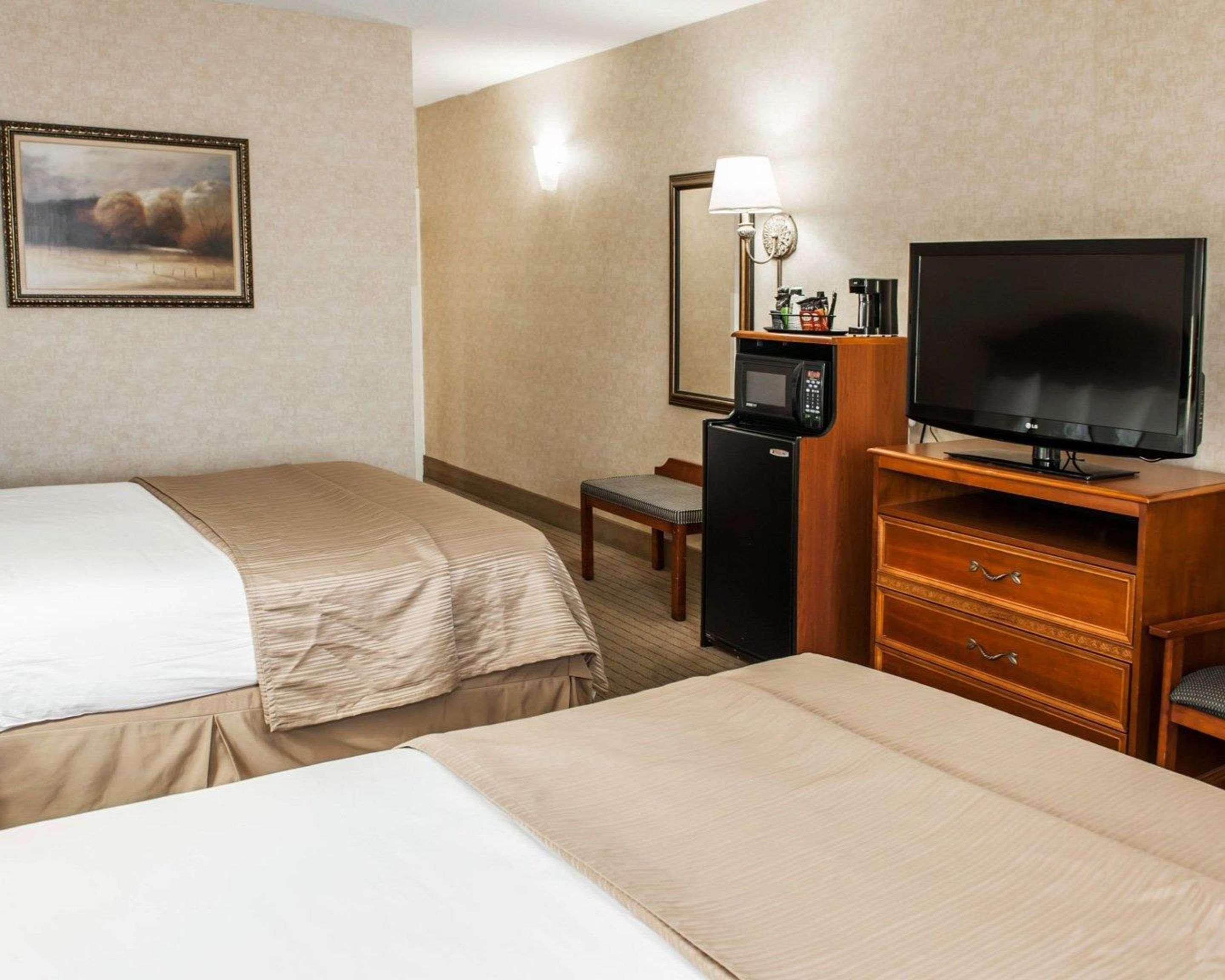 Quality Inn Castleton Bagian luar foto