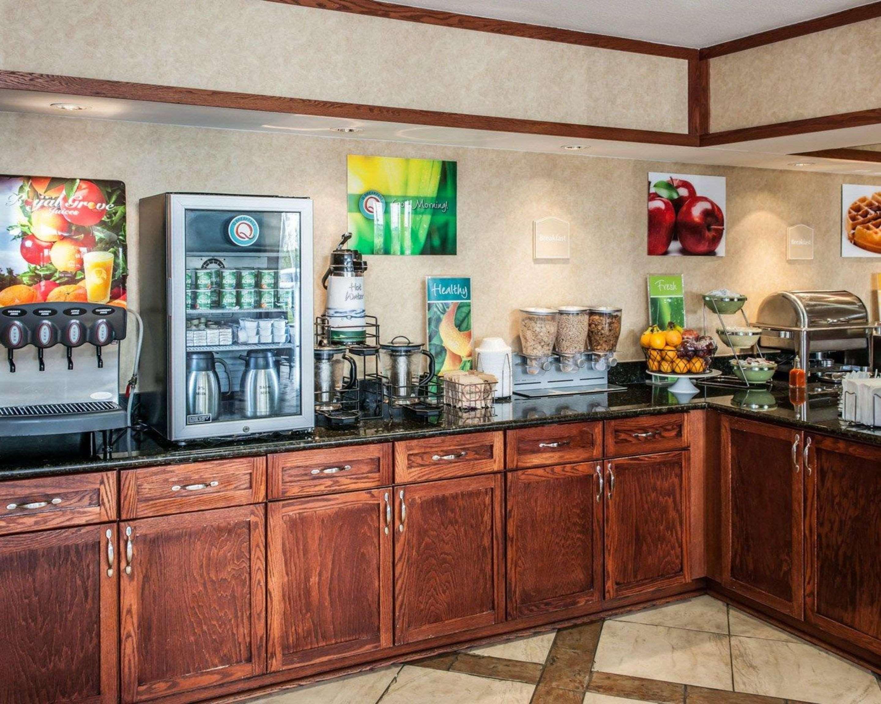 Quality Inn Castleton Bagian luar foto