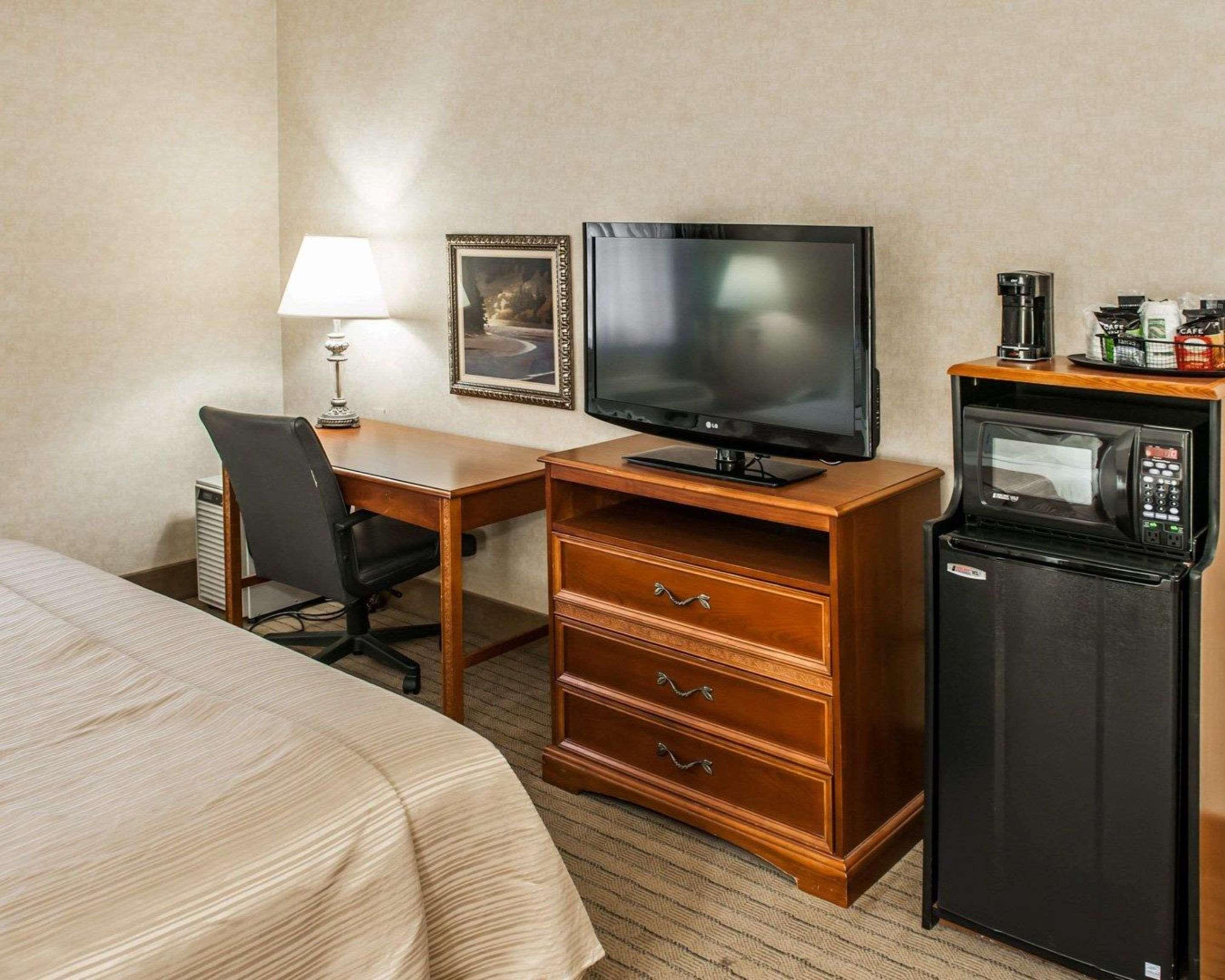 Quality Inn Castleton Bagian luar foto