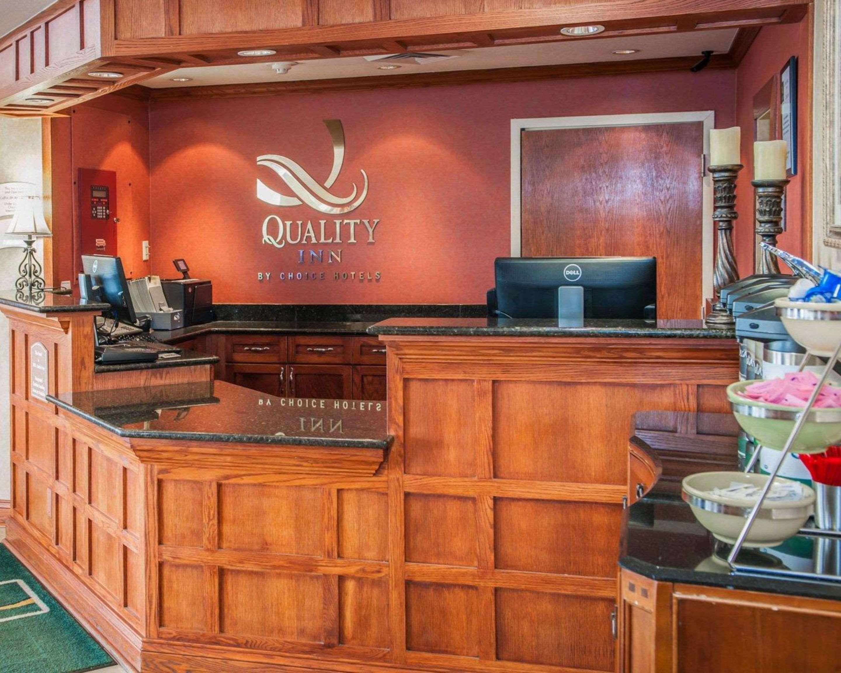 Quality Inn Castleton Bagian luar foto