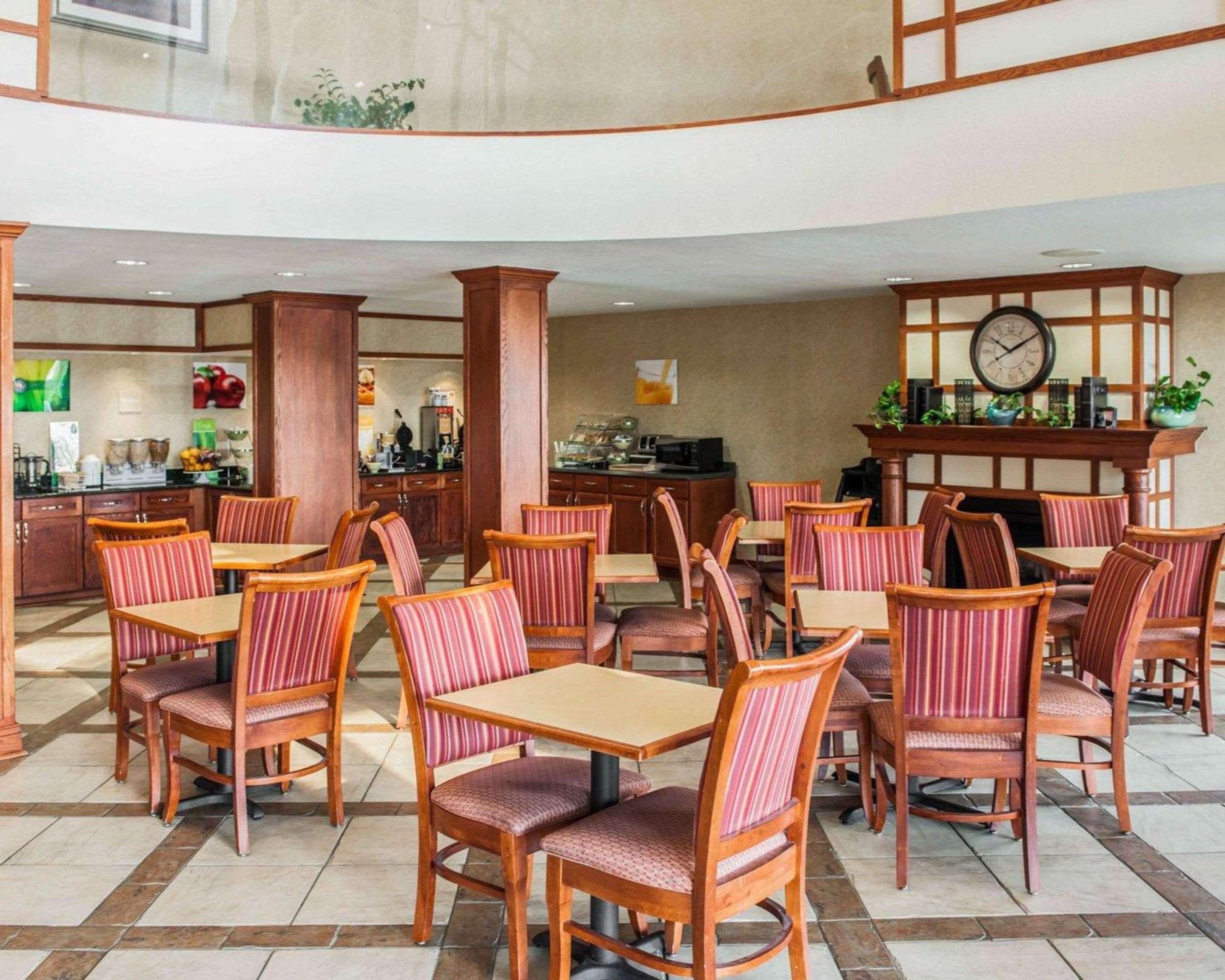 Quality Inn Castleton Bagian luar foto