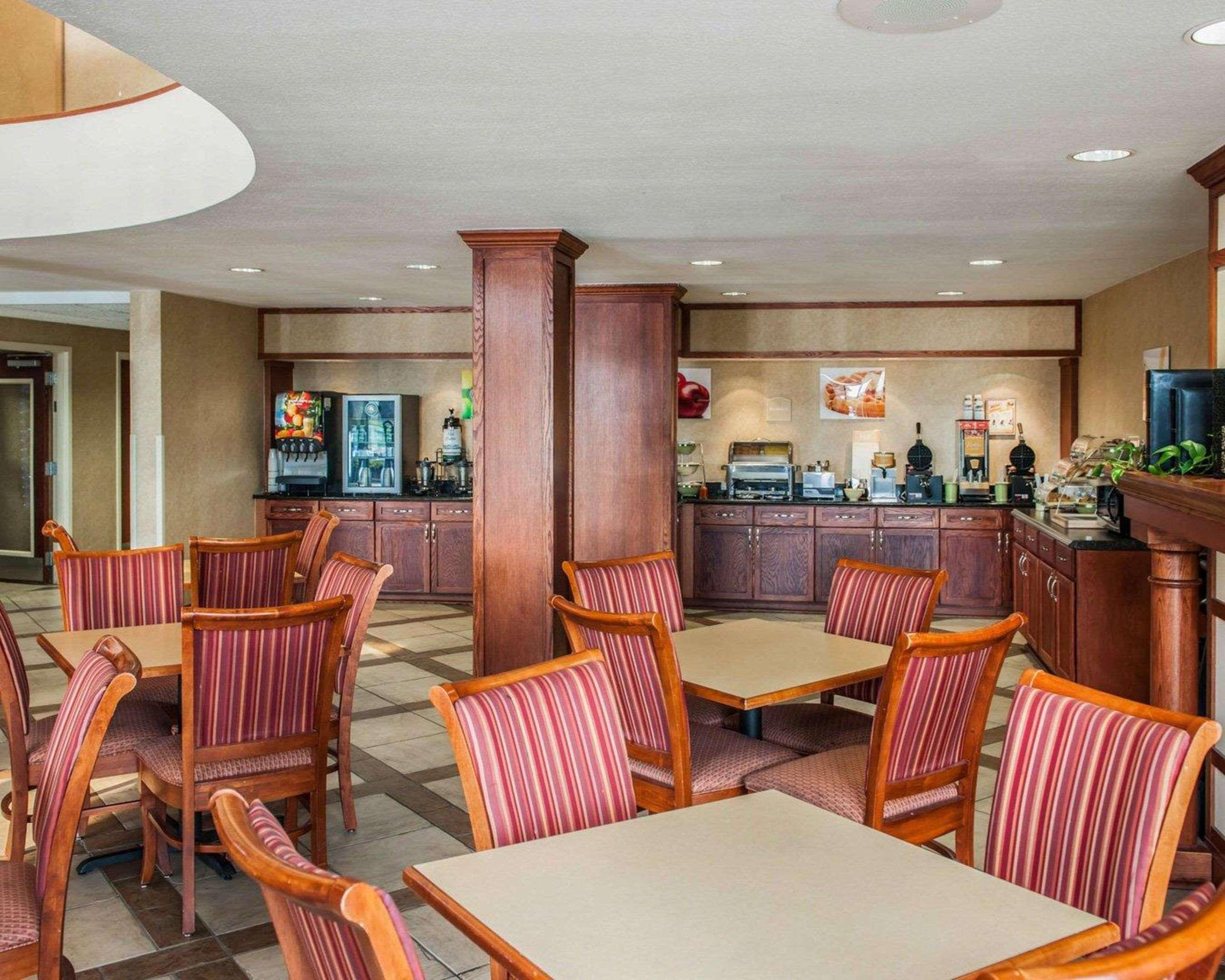 Quality Inn Castleton Bagian luar foto