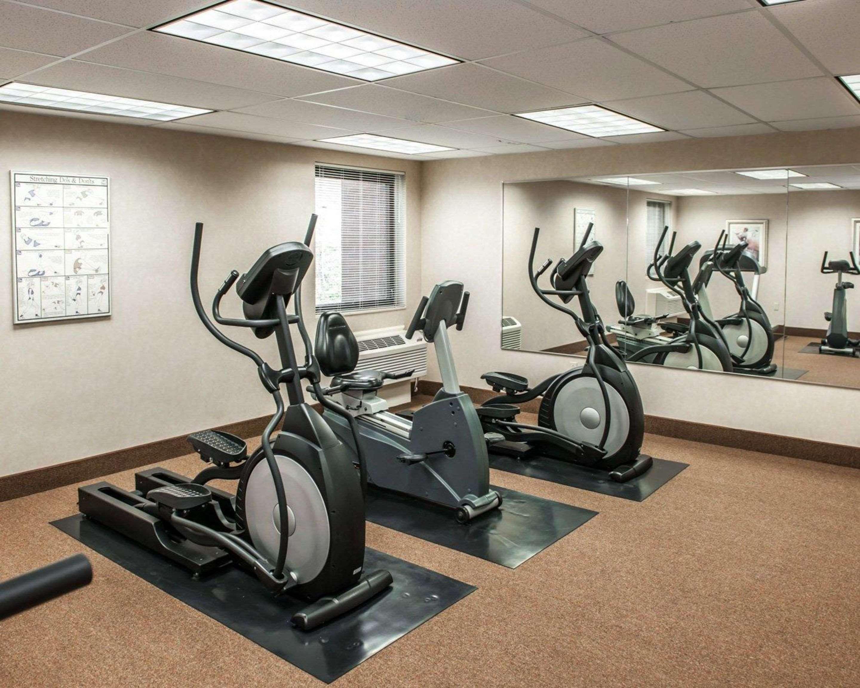 Quality Inn Castleton Bagian luar foto