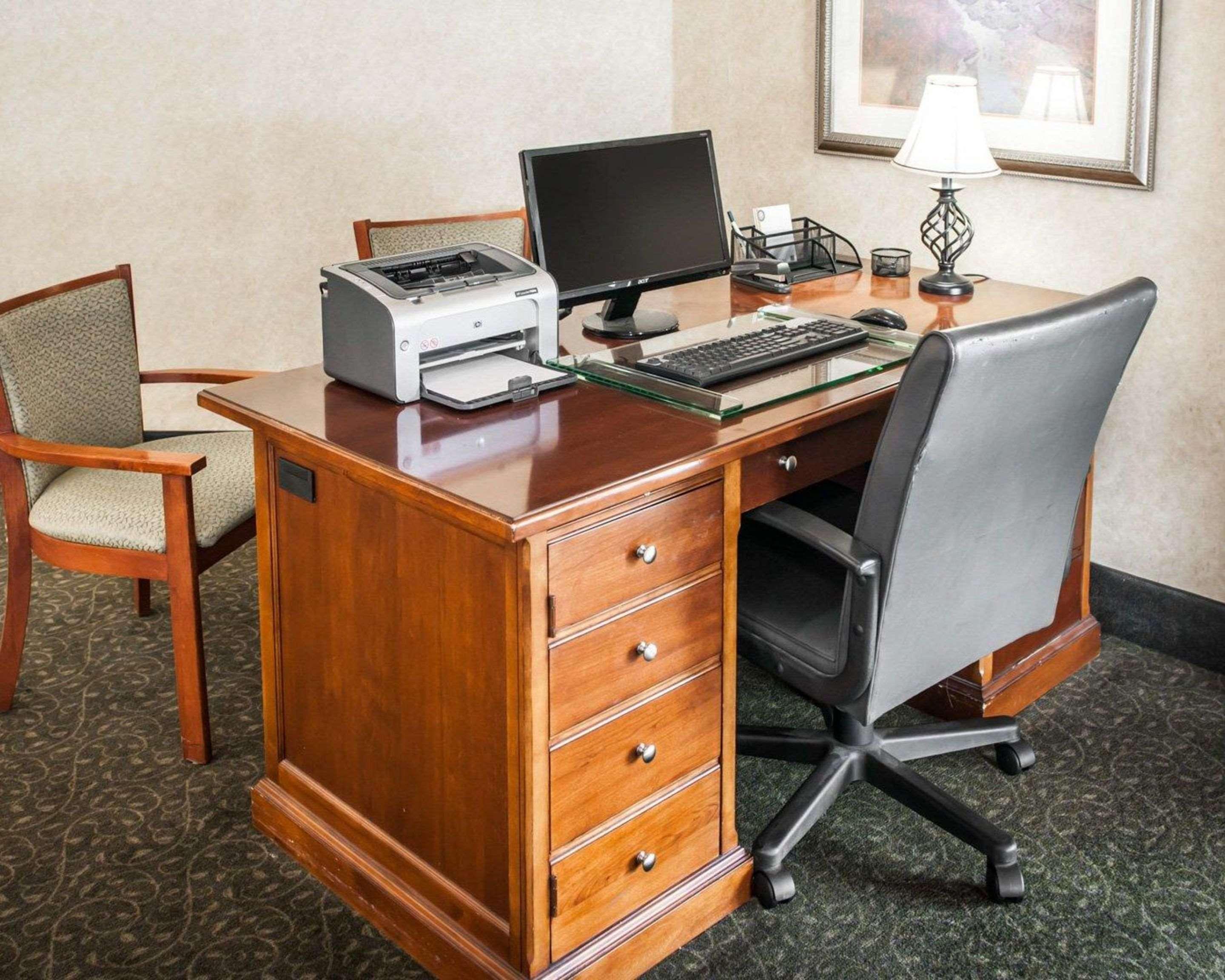 Quality Inn Castleton Bagian luar foto