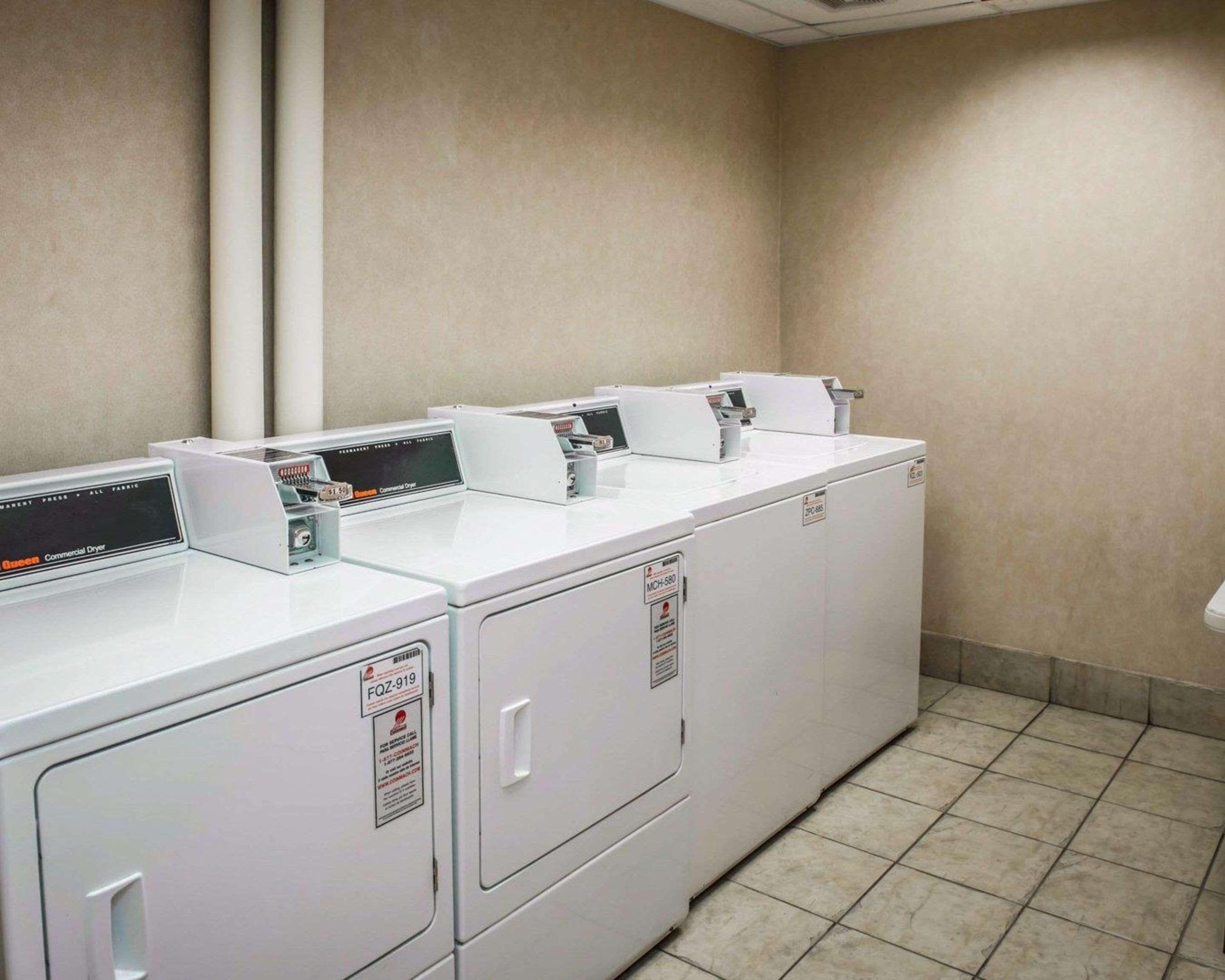 Quality Inn Castleton Bagian luar foto