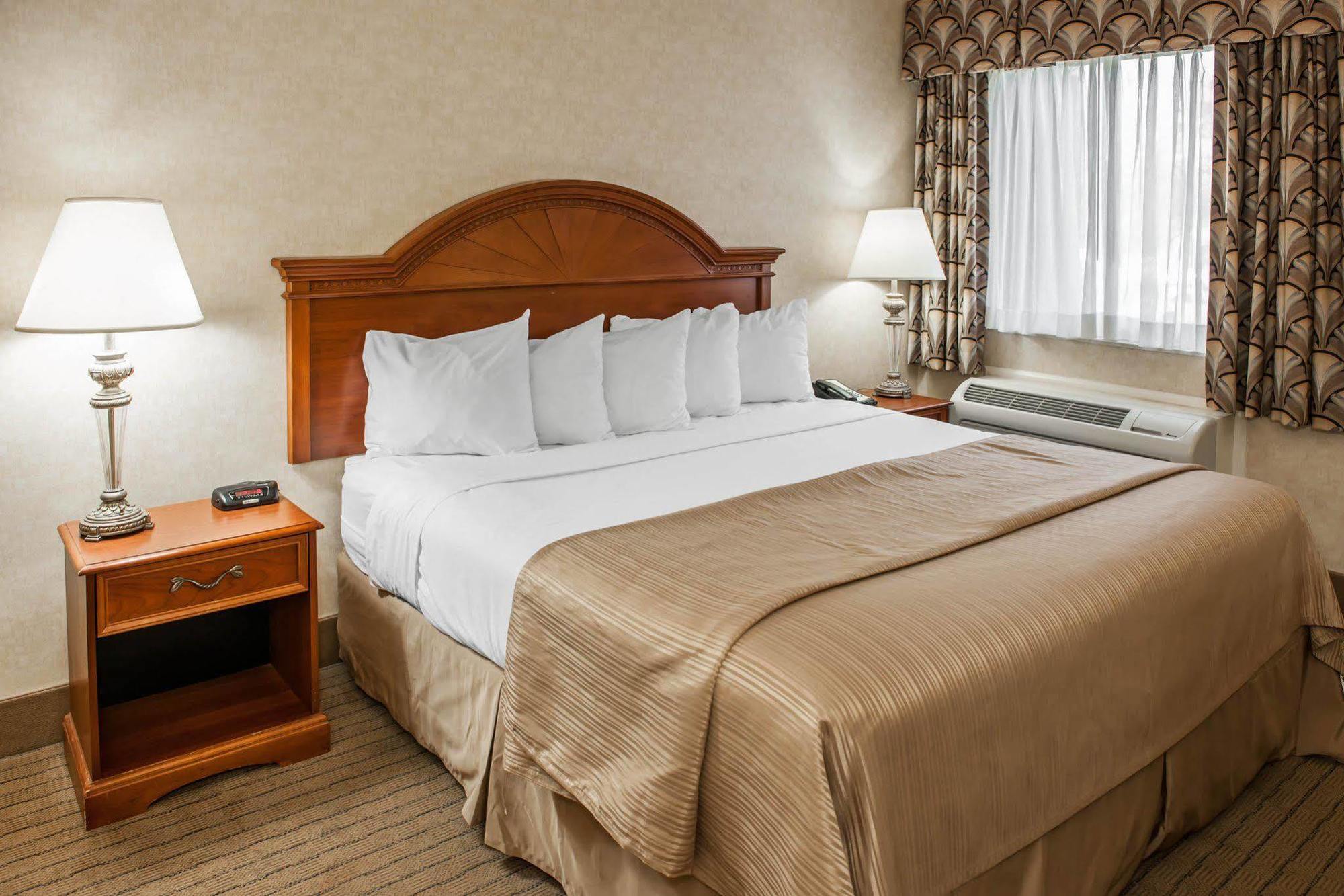 Quality Inn Castleton Bagian luar foto
