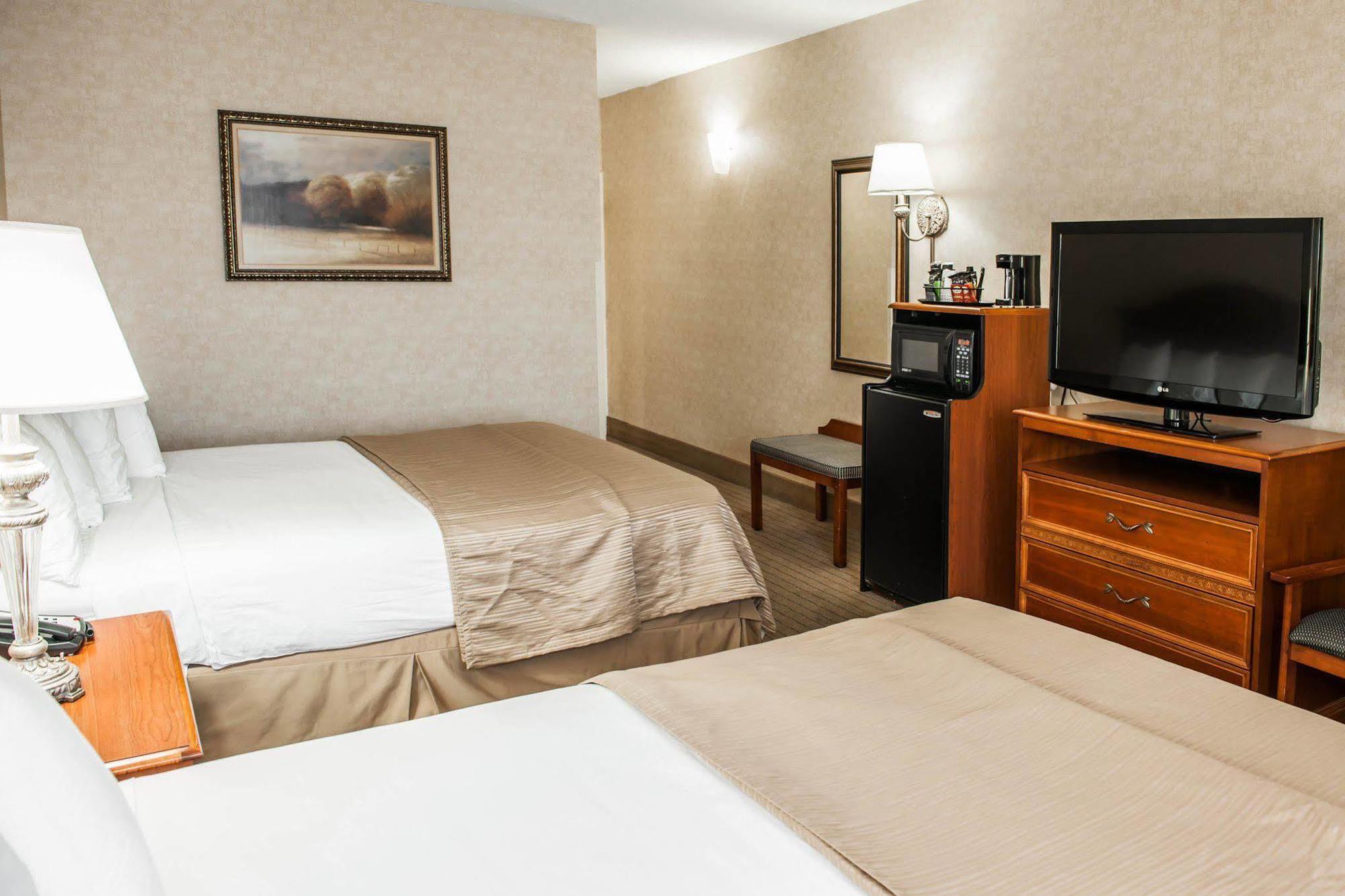 Quality Inn Castleton Bagian luar foto