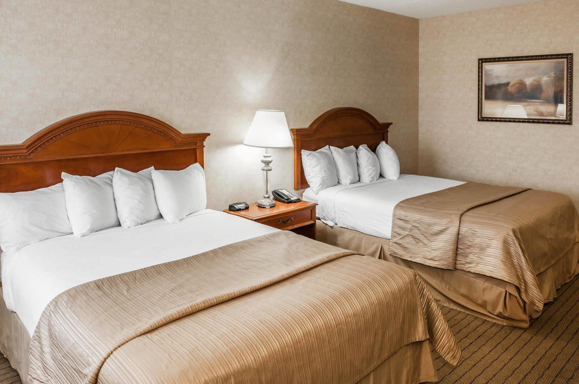 Quality Inn Castleton Bagian luar foto