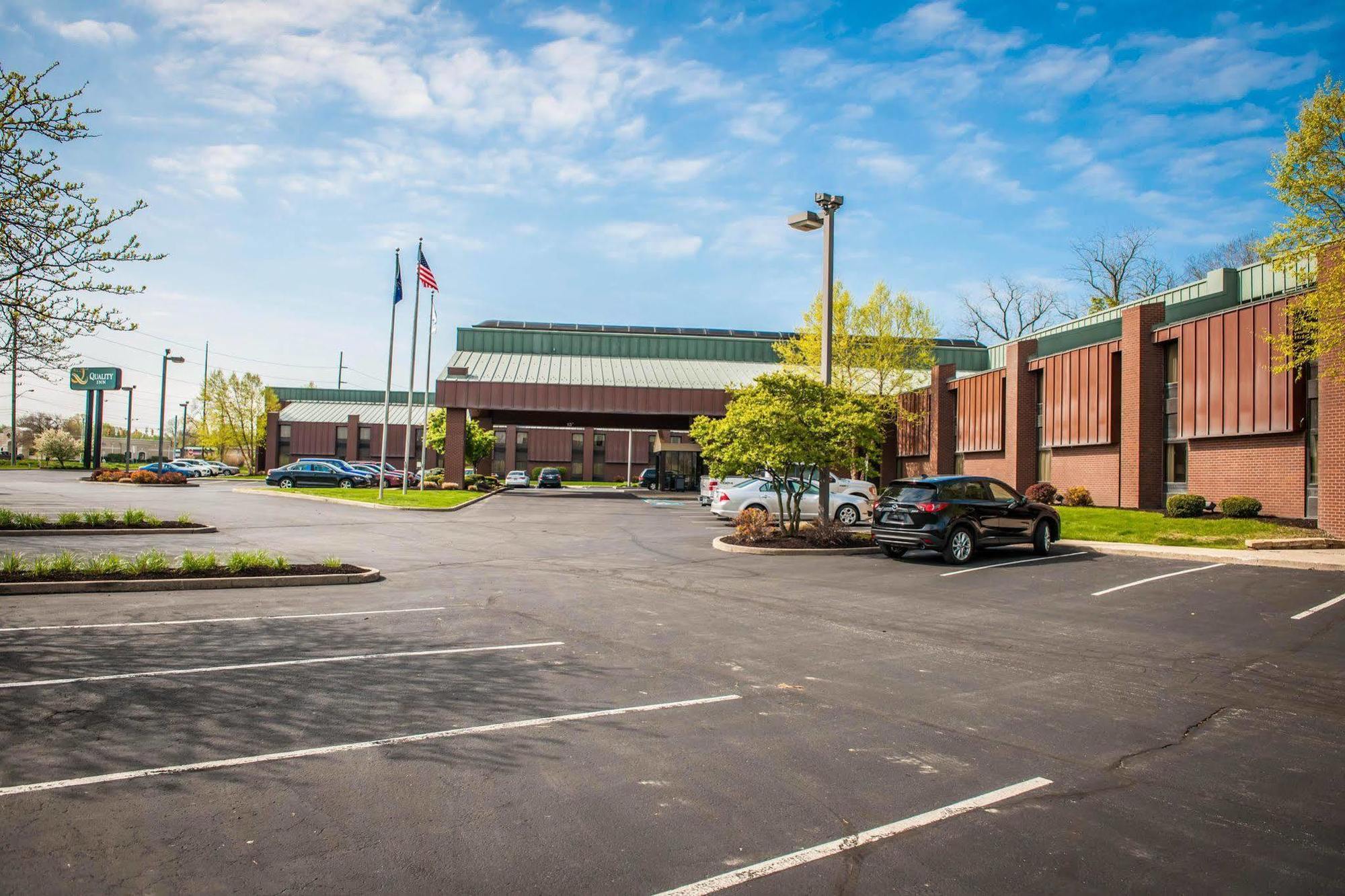 Quality Inn Castleton Bagian luar foto