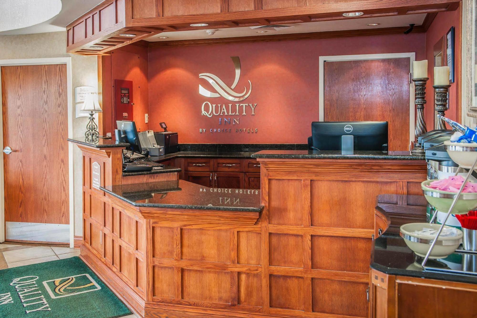 Quality Inn Castleton Bagian luar foto