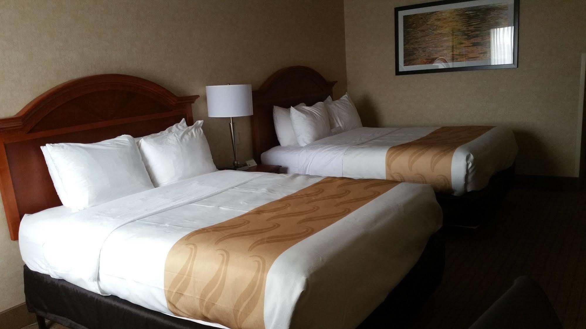 Quality Inn Castleton Bagian luar foto